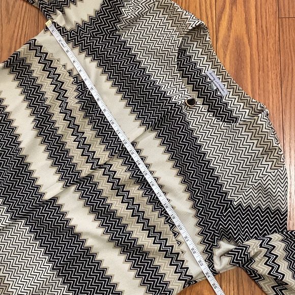 Danny and Nicole woman’s 2 pcs plus jacket / dress zing zag design back, tan - Picture 12 of 17